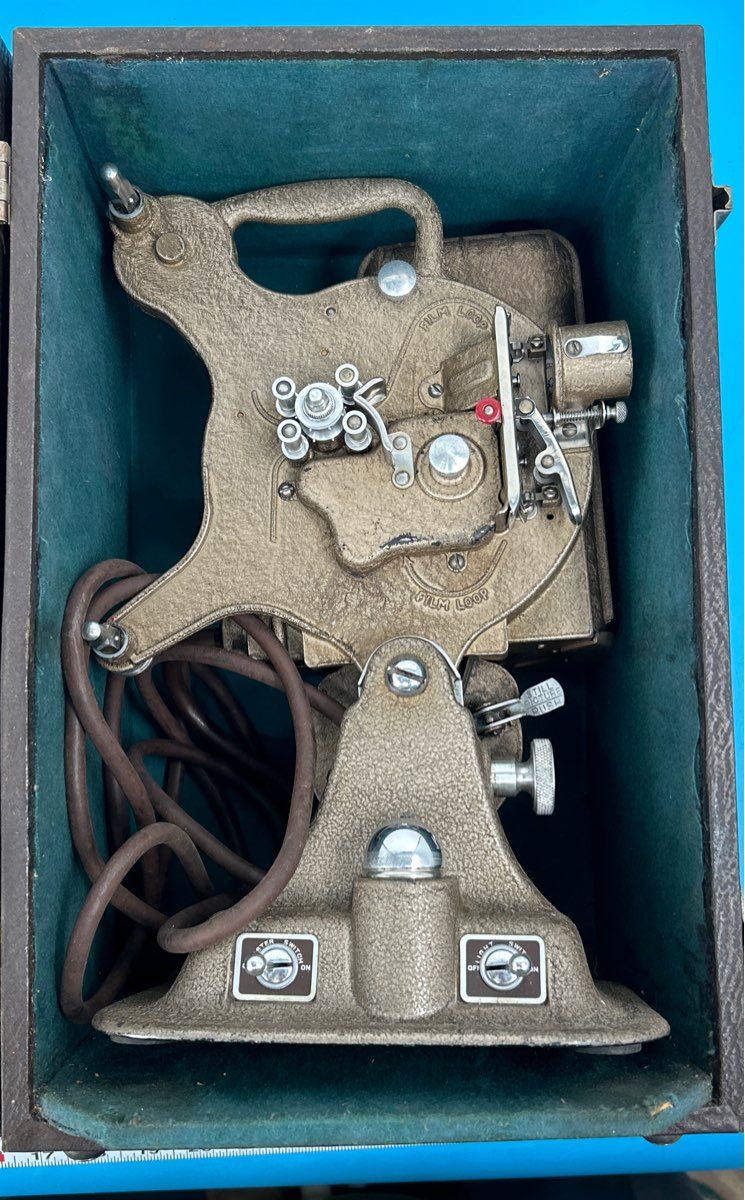 Vintage Keystone 16mm Projector 7amps 115volts model: A-81