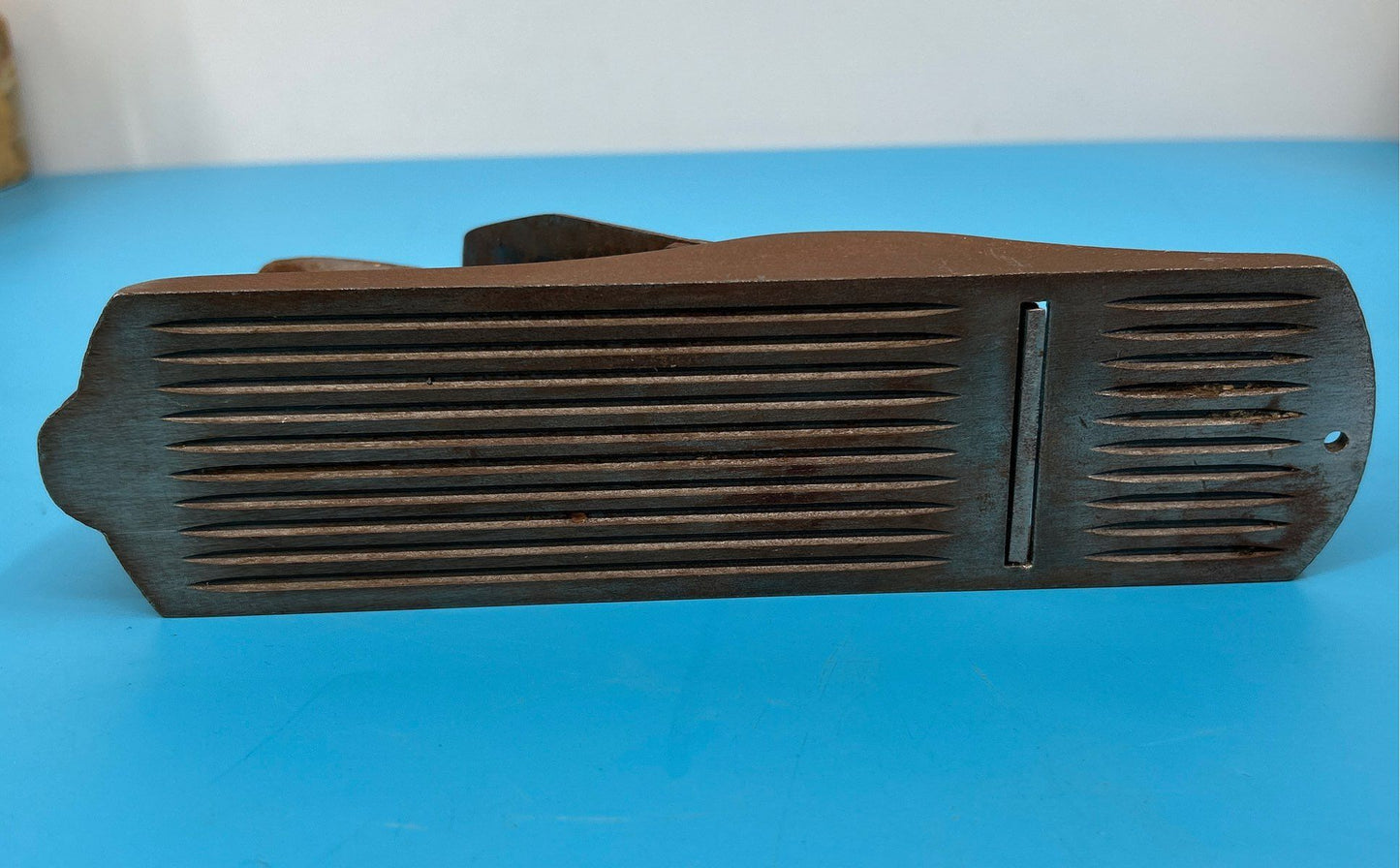 Antique Bailey / Stanley No. 4 Made in England with a grooved bottom plate