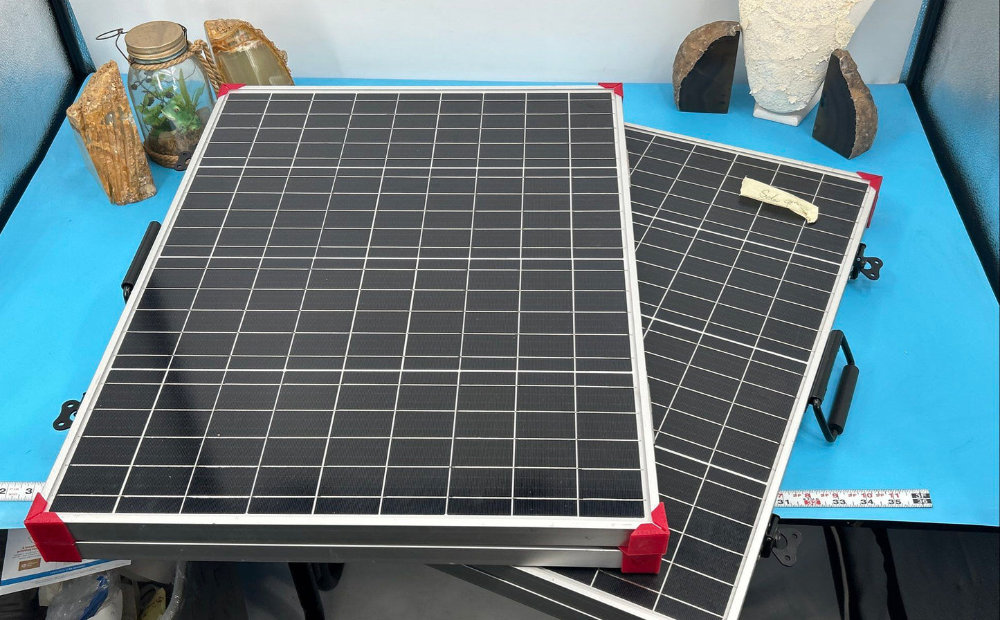 Patriot Power Generator 1800 2x solar panels 3 usb lightbulbs, insulating box