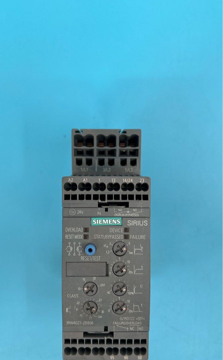 Siemens AC Semiconductor Motor Starter *E07* model: 3RW4027-2BB04