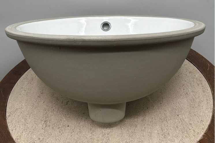 White Ceramic Single Bowl Undermount Sink (18.3”x15.4”x7.7”) with hardware