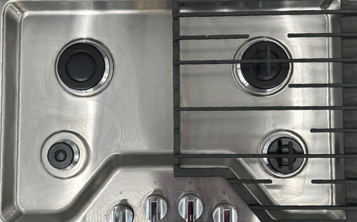 Whirlpool 30in Stainless Steel Gas Cooktop by Whirlpool with speed heat burner