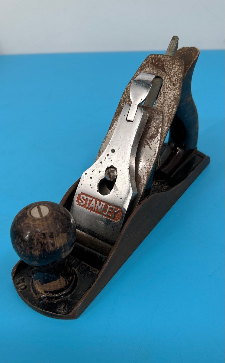 Antique Bailey / Stanley No. 4 Made in England with a grooved bottom plate