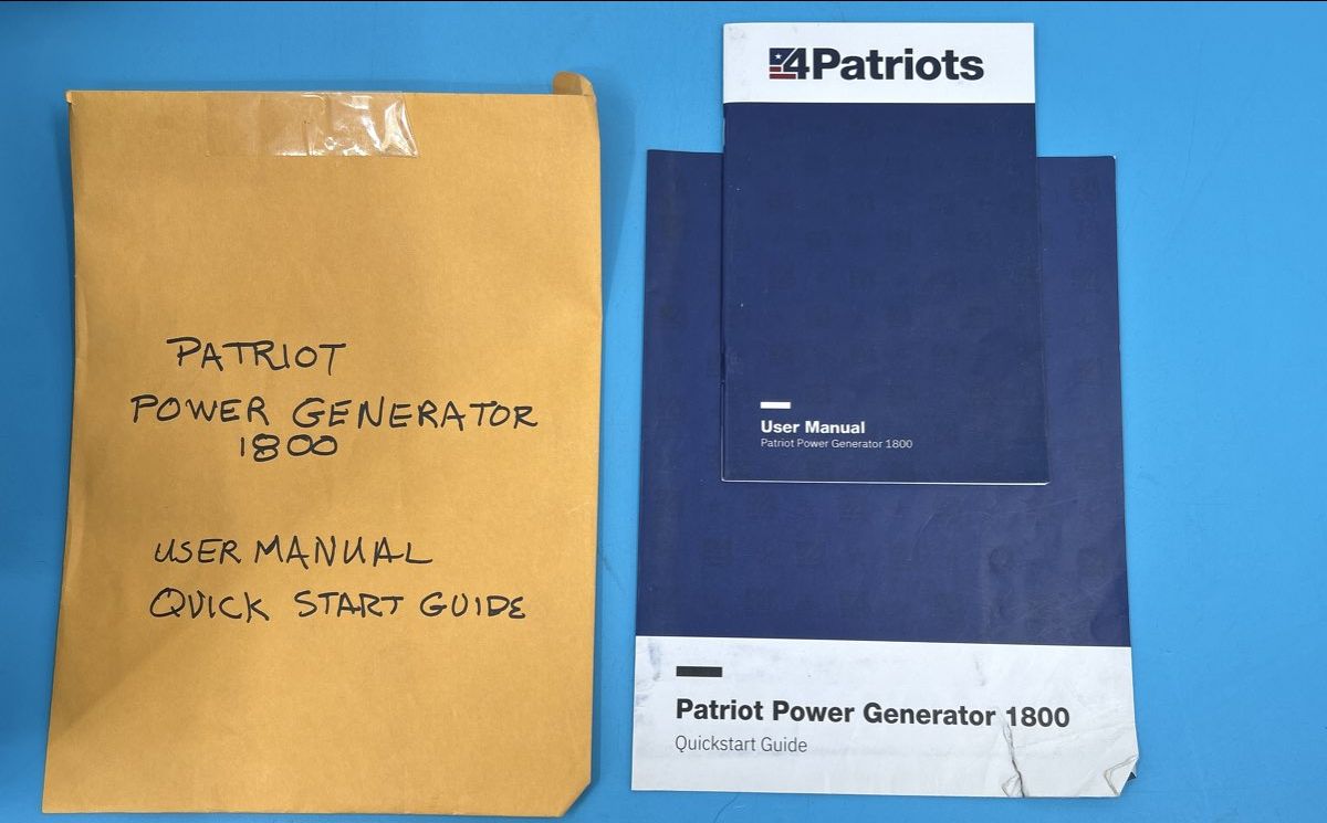 Patriot Power Generator 1800 2x solar panels 3 usb lightbulbs, insulating box