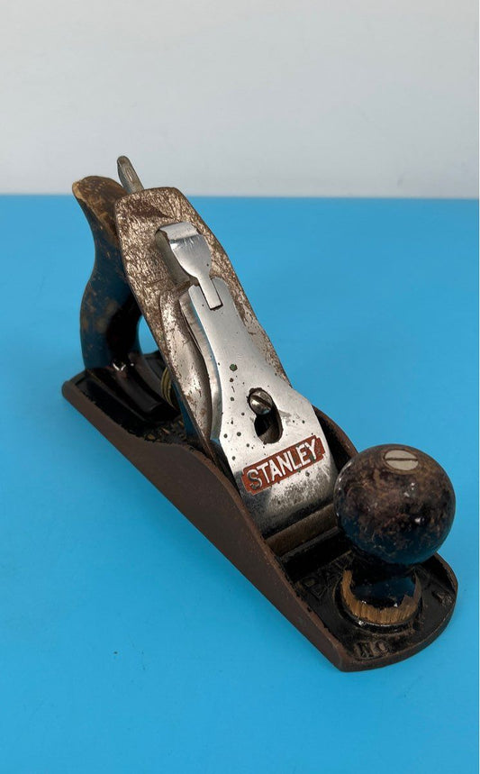 Antique Bailey / Stanley No. 4 Made in England with a grooved bottom plate