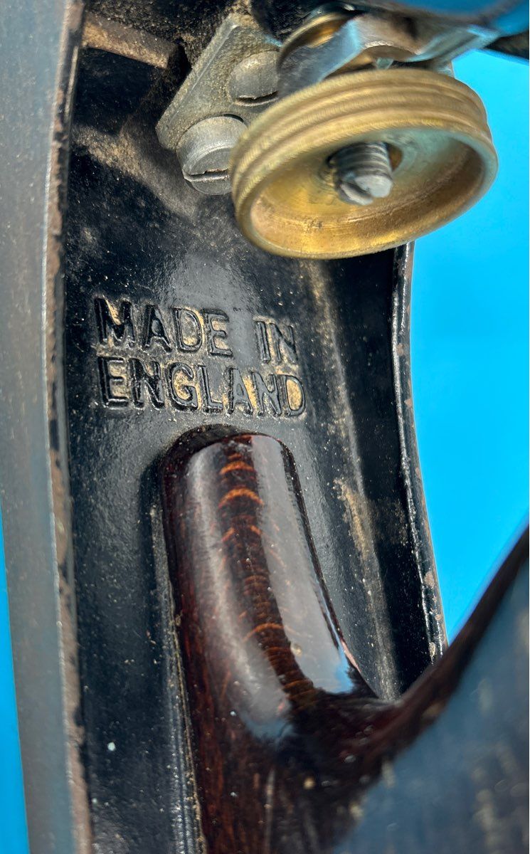 Antique Bailey / Stanley No. 4 Made in England with a grooved bottom plate