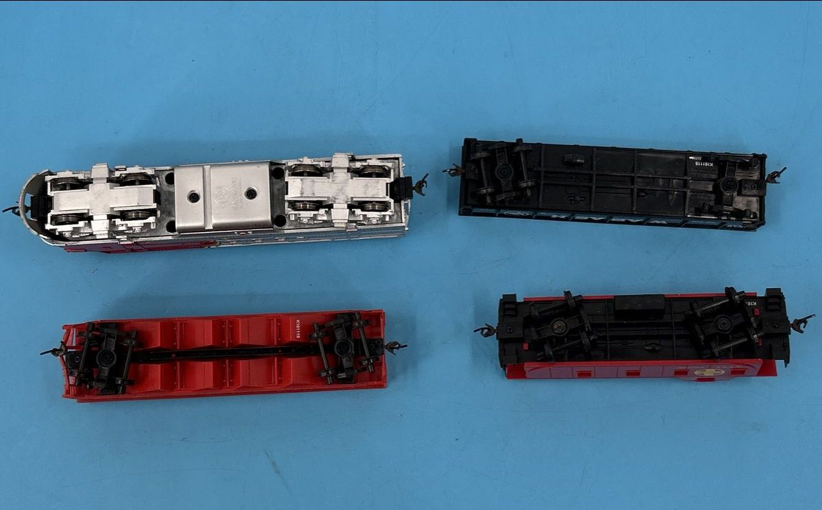 Vintage Bachmann Santa Fe Flyer train set Circle track