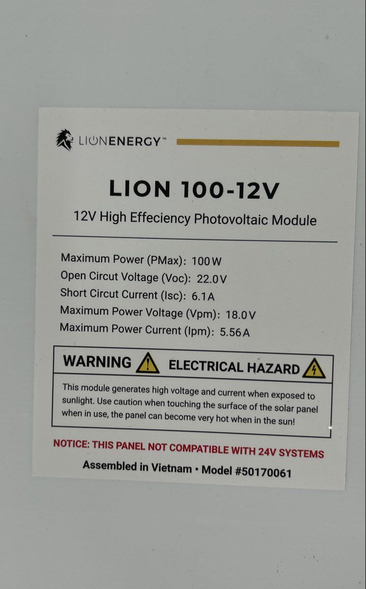 Patriot Power Generator 1800 2x solar panels 3 usb lightbulbs, insulating box