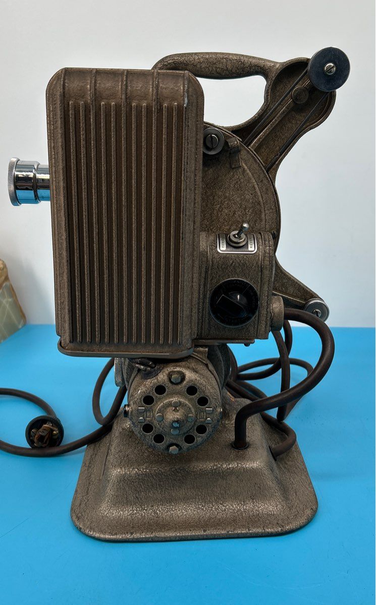 Vintage Keystone 16mm Projector 7amps 115volts model: A-81